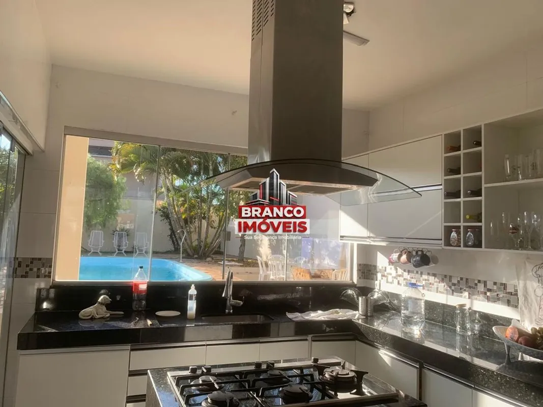 Descubra a casa dos seus sonhos no Guará Park. Esta encantadora Casa de Condomín...
