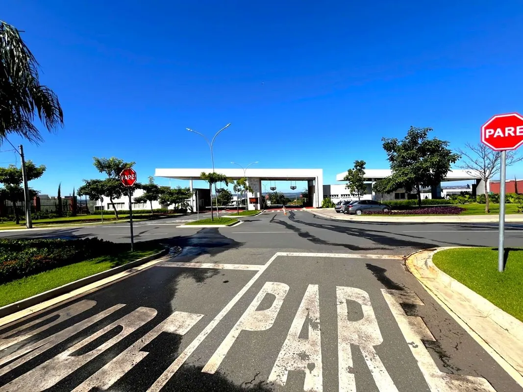 Lote à venda no Condomínio Jardins Nápoles, em Senador Canedo-GO.Terreno amplo c...