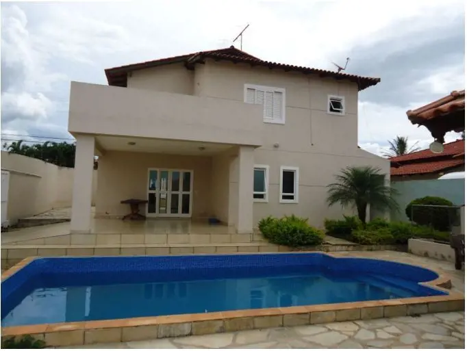 Excelente Casa!- 4 quartos.- 1 suite com closet e avarandado.- 2 Banheiros.- DCE...