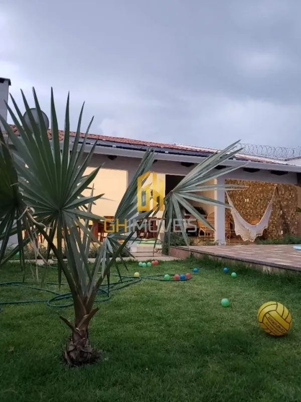 CA1345Linda casa com 3 quartos sendo 1 suíte e piscina localizada no Residencial...