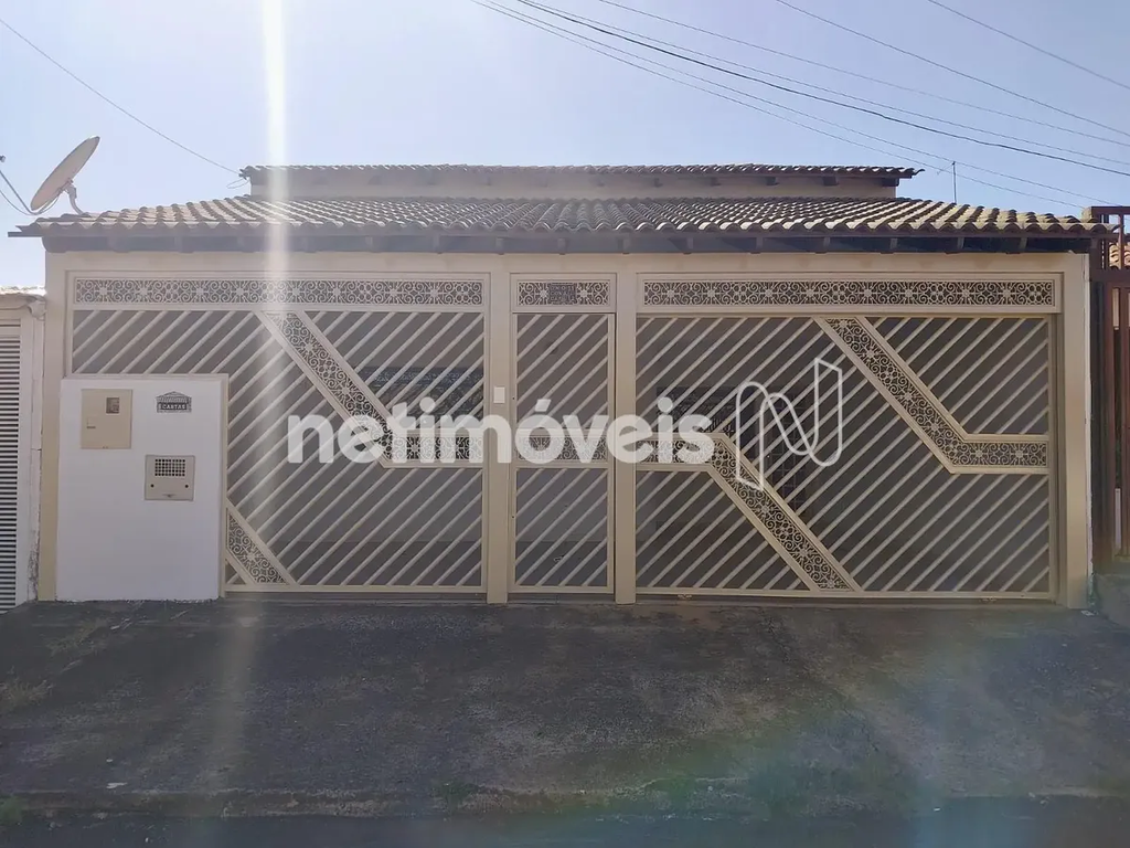 QNO 11 - Ceilândia Norte/DF. Imóvel: Casa de 03 quartos (sendo 01 suíte), sala, ...