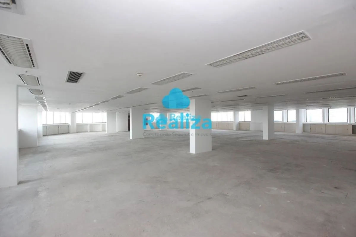 Sala em vão livre com área privativa de 621,82m² com recepção, no contra piso, 0...