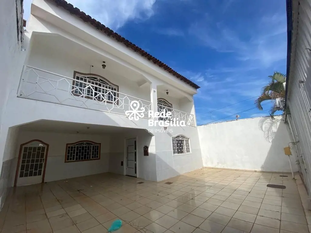 QNC 14 | Casa de 4 Quartos sendo 3 Suítes com 6 Vagas de de Garagem - Taguatinga...