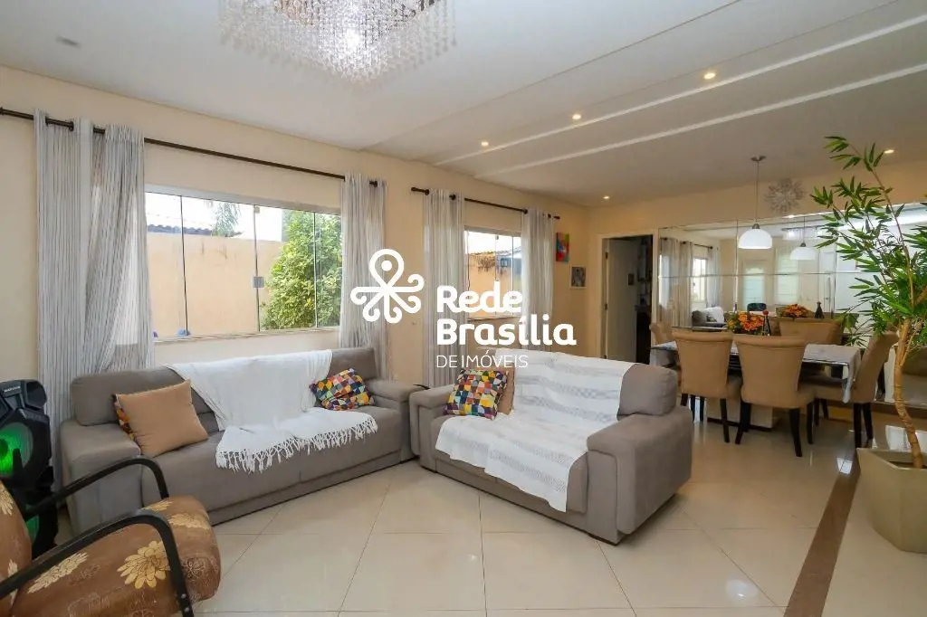 Colônia Agrícola Samambaia Chácara 135 | Casa com 3 Quartos sendo 1 Suíte com 2 ...