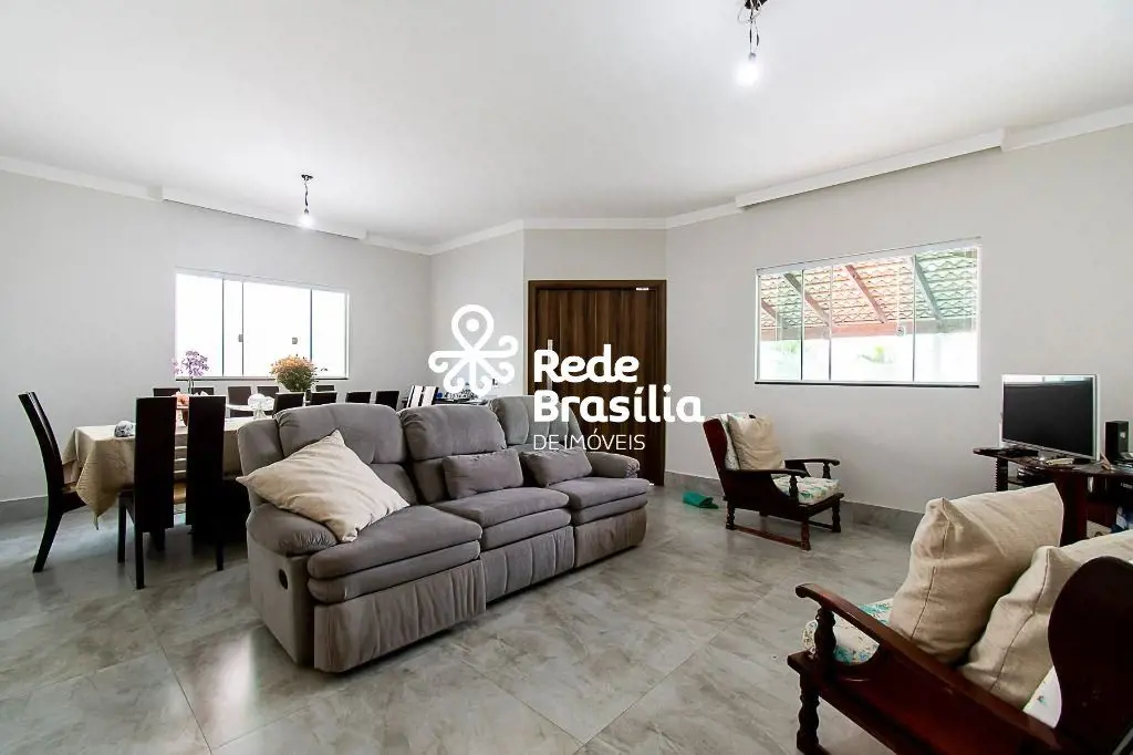 Guará Park - Guará II- Casa em ótima localização, próximo ao comércio local- Ter...