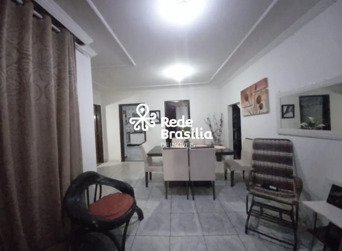 QN 14 - Riacho Fundo II- Sobrado em ótima localização, próximo ao comércio local...
