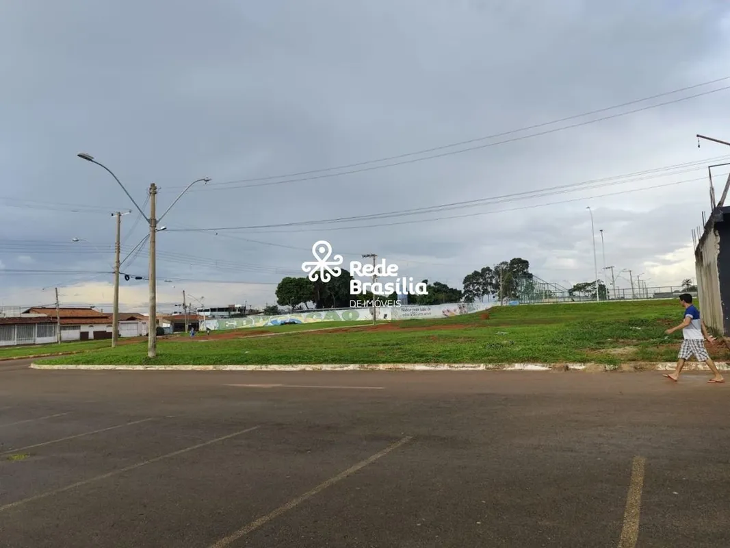QS 621 | Terreno Amplo e Versátil de 900 m² para Projetos Residenciais ou Comerc...