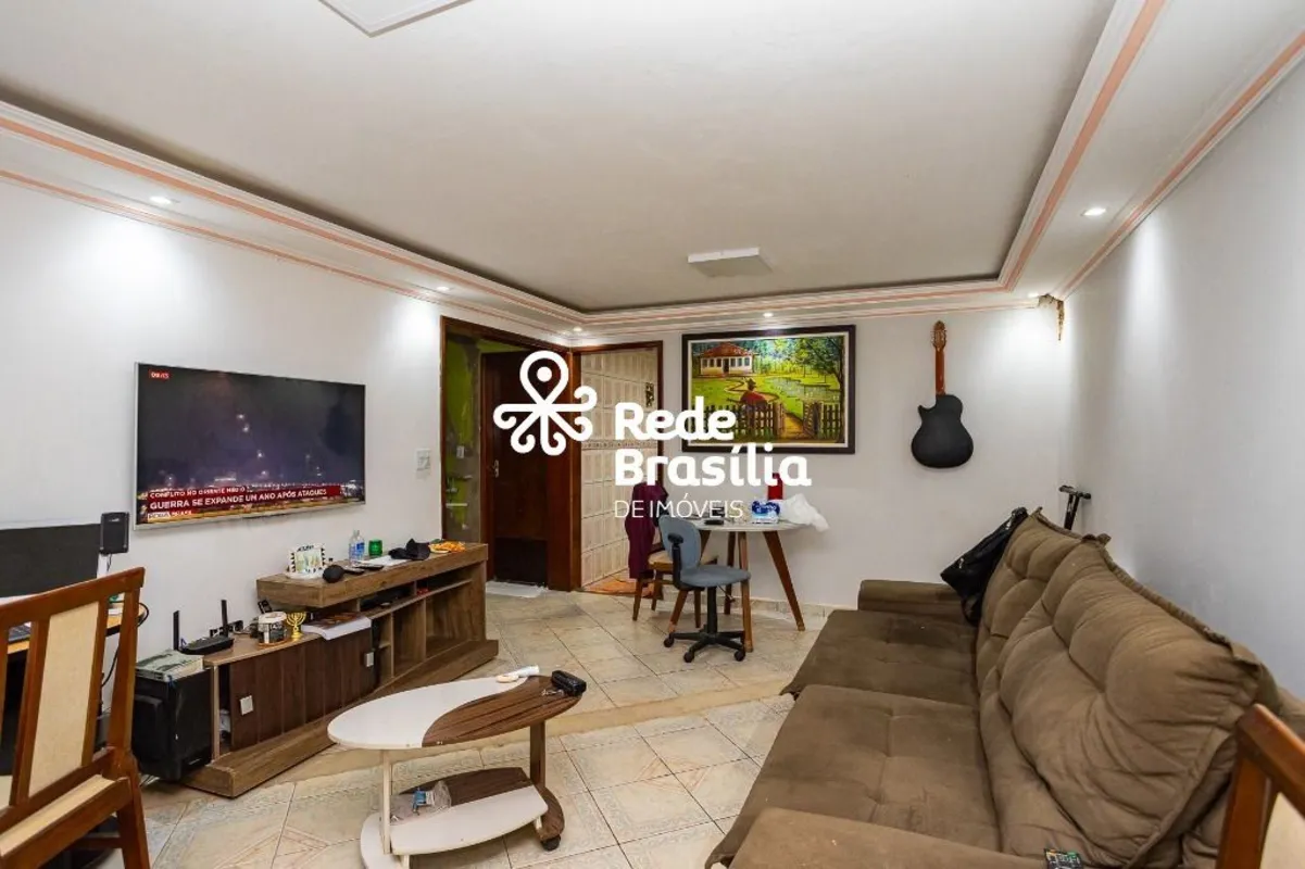 QC 6 Conjunto 9 | Casa Sobrado com 6 Quartos sendo 4 Suítes com 3 Vagas de Garag...
