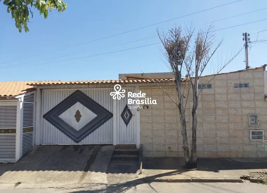 QNM 23 | Casa na Laje com 3 Quartos sendo 1 Suíte , Área Gourmet e 4 Vagas de Ga...