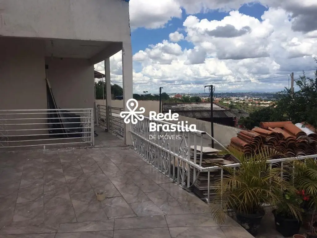 SHA Conjunto 4 | Casa 4 Quartos sendo 1 Suíte com 3 Vagas de Garagem - Arniqueir...