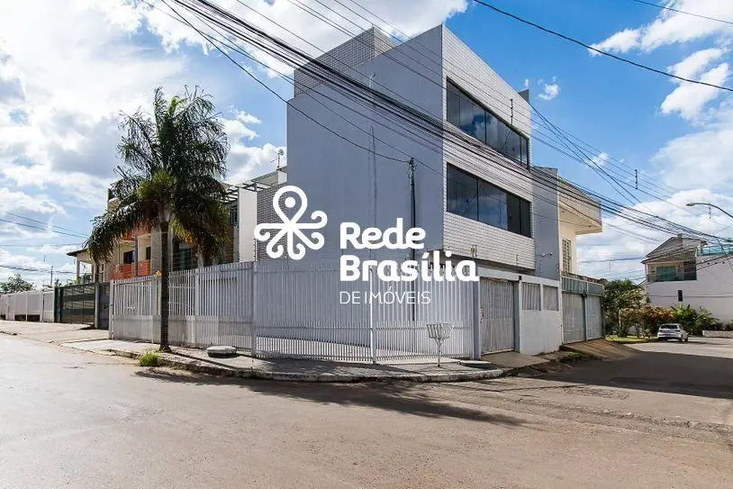 QS 5 Rua | Casa Sobrado com 6 Quartos sendo 2 suítes com 7 vagas - Areal Casa Re...