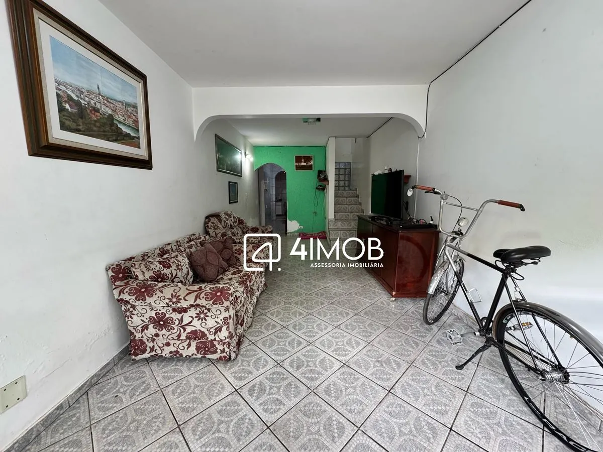 Oportunidade na QE 42 do Guará – Casa com Três Pavimentos original para reforma!...