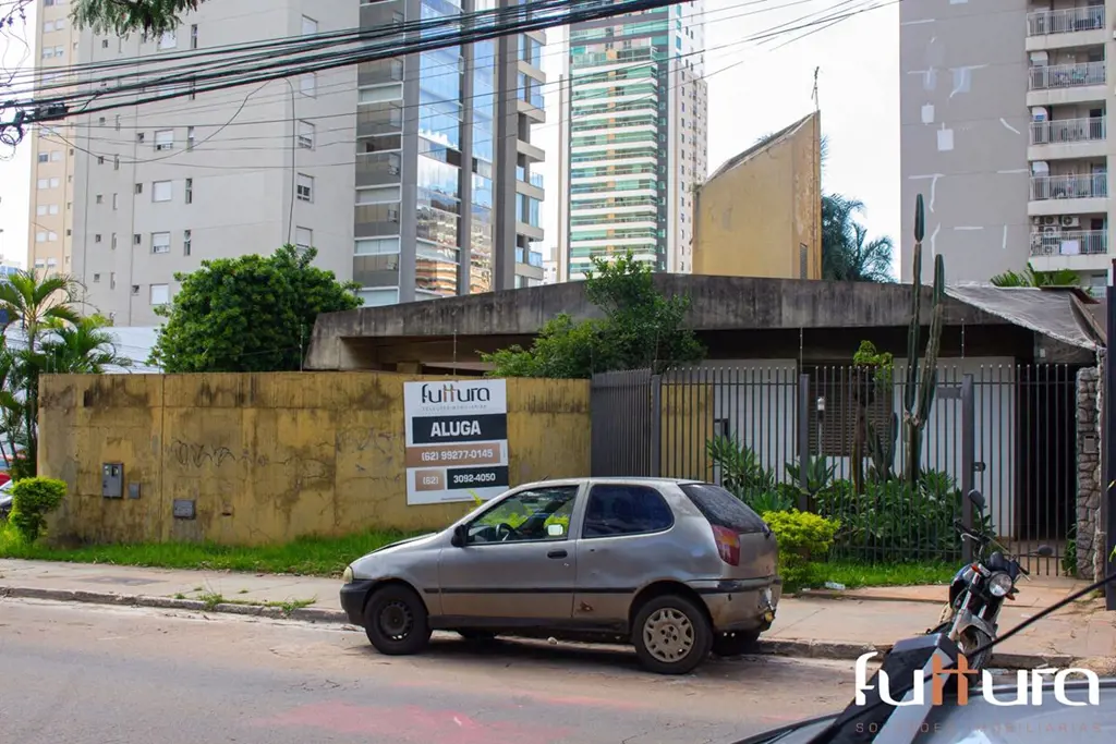 Sobrado comercial. Parte superior: São 04 suítes, 01 desta com closet e sacada, ...