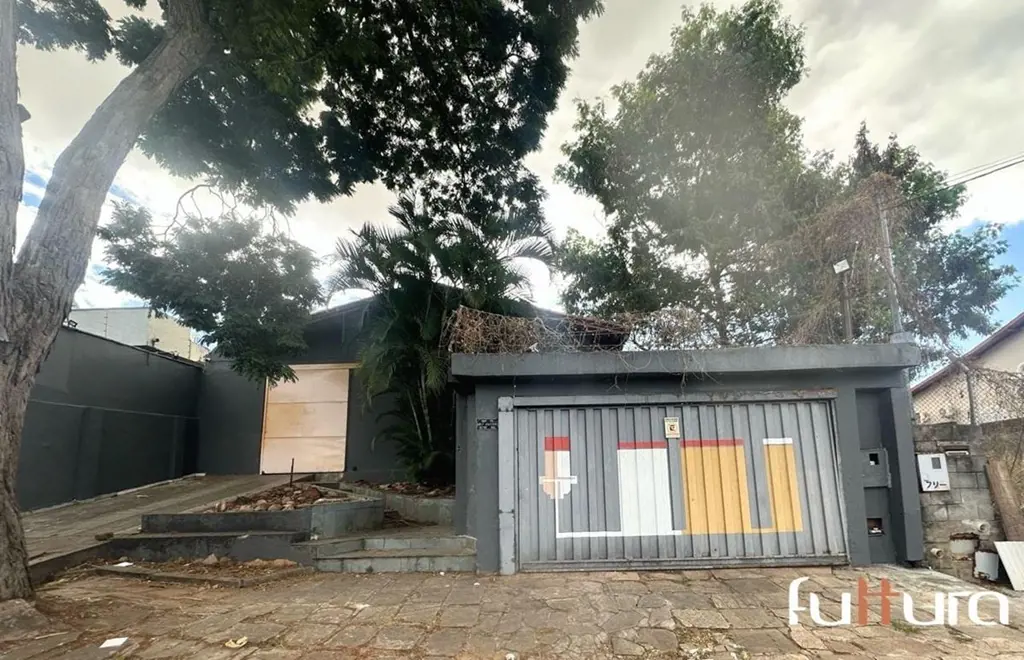 Casa comercial com aproximadamente 400 m², localizada no Setor Sul, em uma regiã...