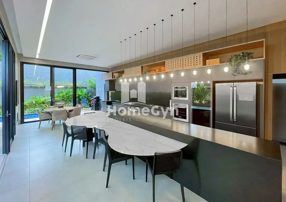Casa à venda no Jardins Verona com 3 suites e 270 metros quadrados em Goiânia GO...