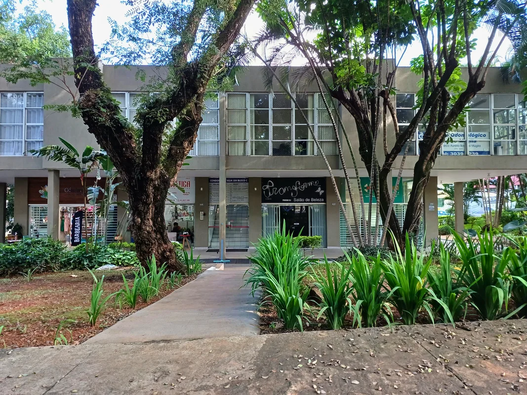 Aluguel de Salas Comerciais – SCLN 104, Asa Norte – BrasíliaLocalização Privileg...