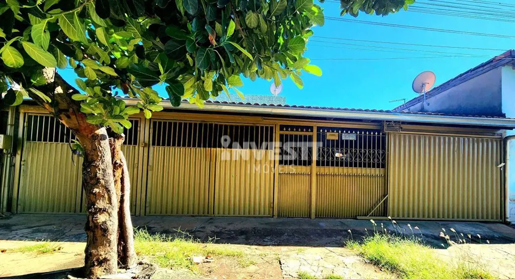 LOCALIZAÇÃO:Localizado em uma região residencial bem estruturada, este imóvel es...
