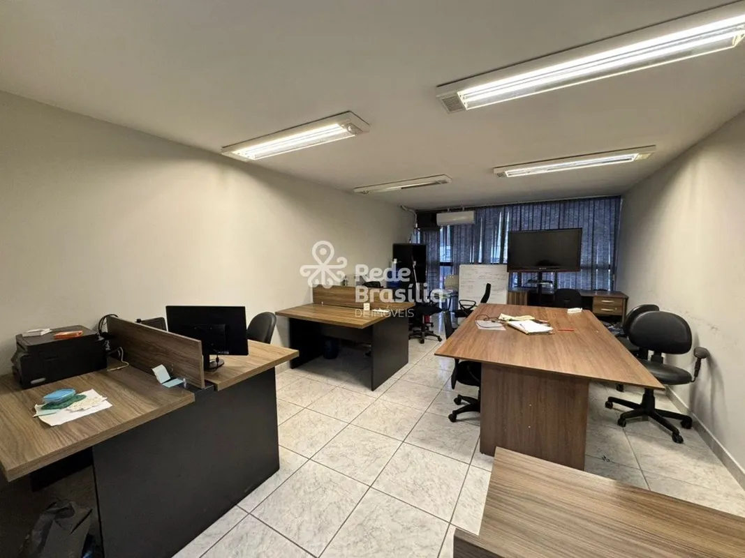 SEPN 506 BLOCO D - ED. SAGITÁRIUS! Sala comercial em vão livre, mobiliada e exce...