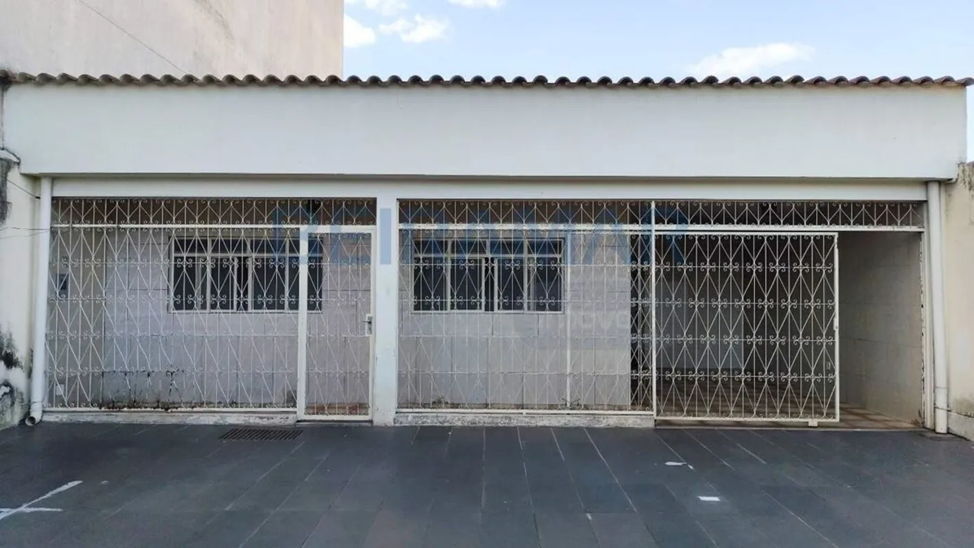 Ampla, funcional e pronta para morar! Localizada em uma das quadras mais valoriz...