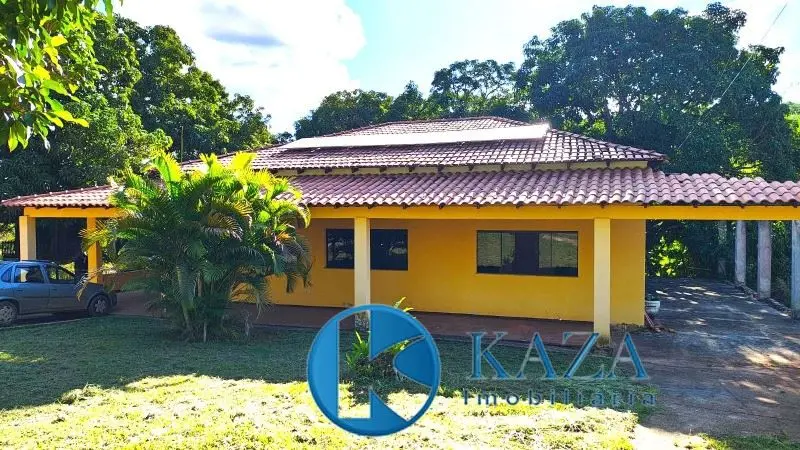- Casa principal: circundada por varandas, com 04 quartos grandes, sendo 02 suít...