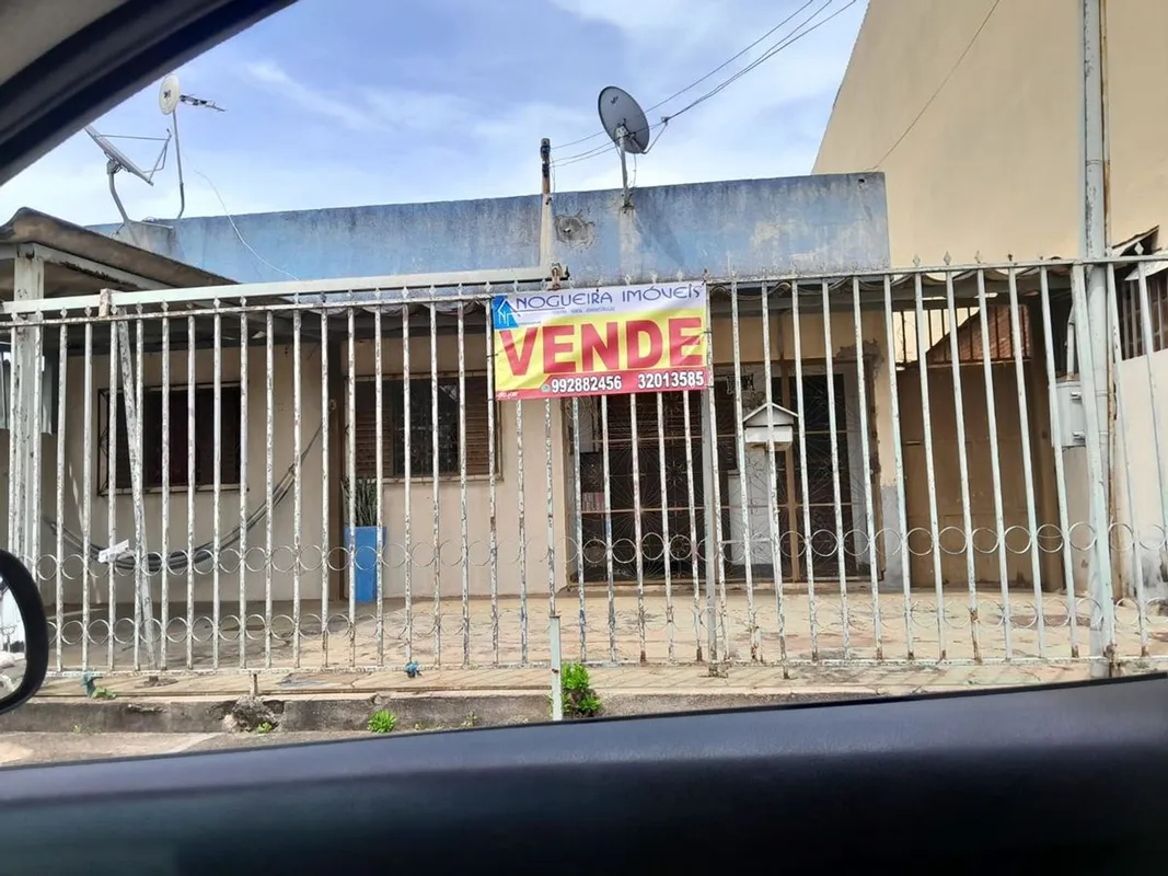 Imóvel Ideal para morar ou investidor Lote de 250,00m2 com casa de frente com 3 ...