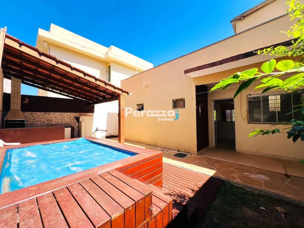  Descubra esta excelente casa no Condomínio Quinta dos Ipês, disponível para loc...