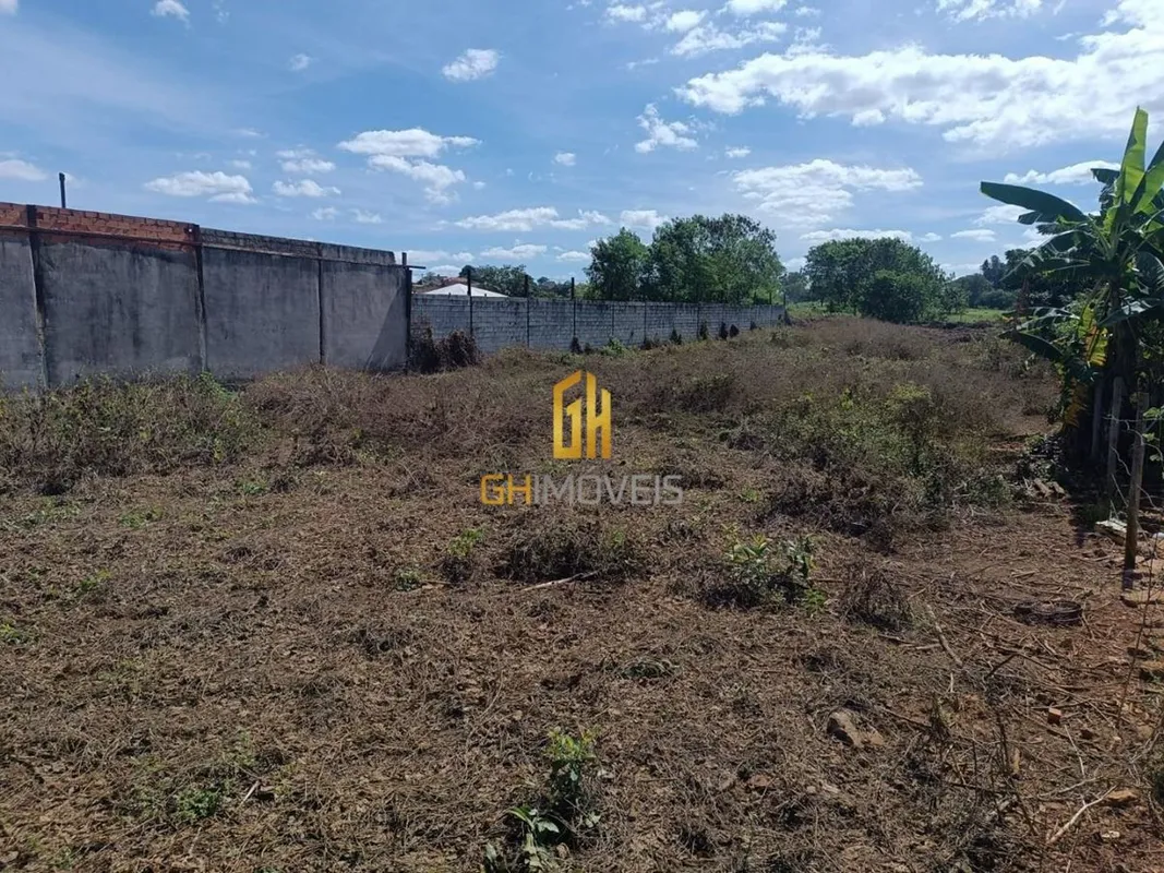 Linda chácara na Vila Maria Rosa, próximo ao Ribeirão João Leite, Av. Pres. Kenn...