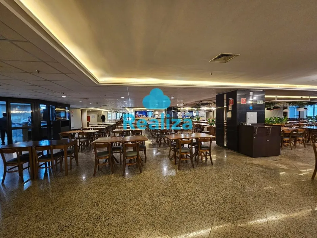 Excelente loja na praça de alimentação, com ponto de gás e um espaço para cozinh...
