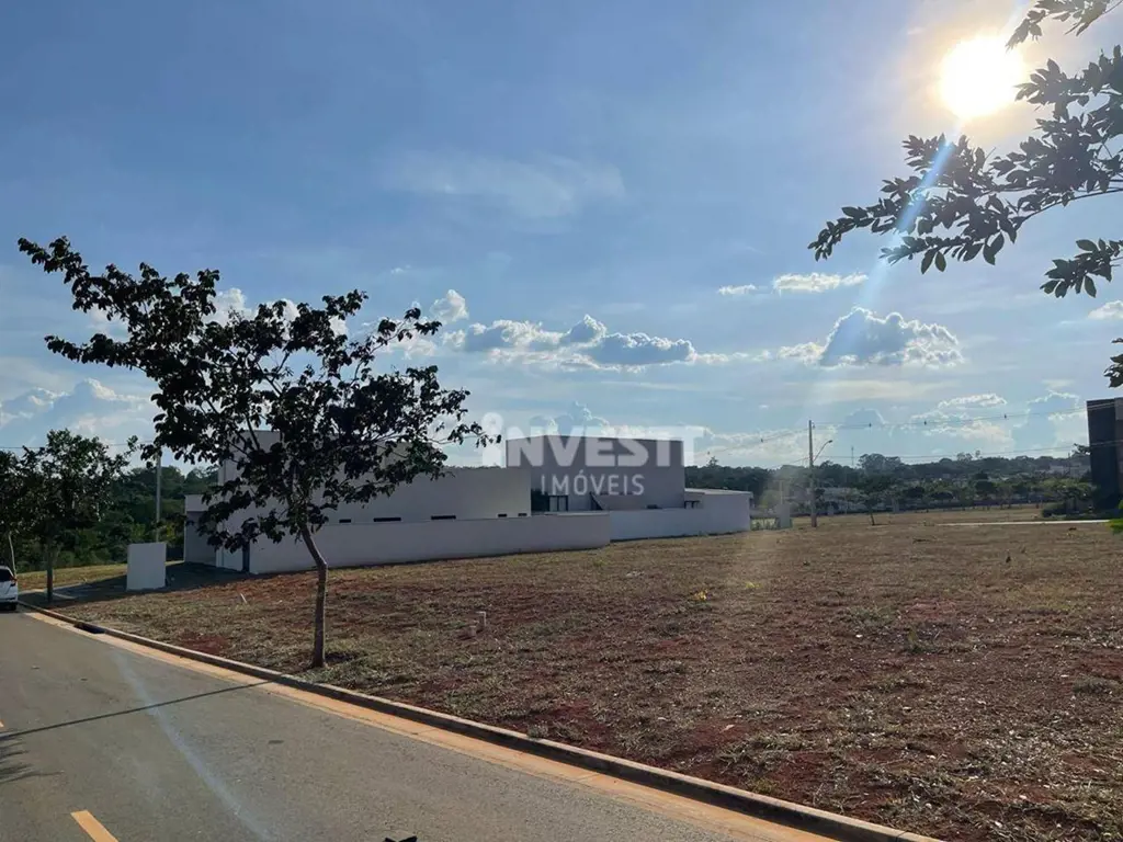LOCALIZAÇÃO:Em localização privilegiada. dentro de condomínio de luxo, alto padr...