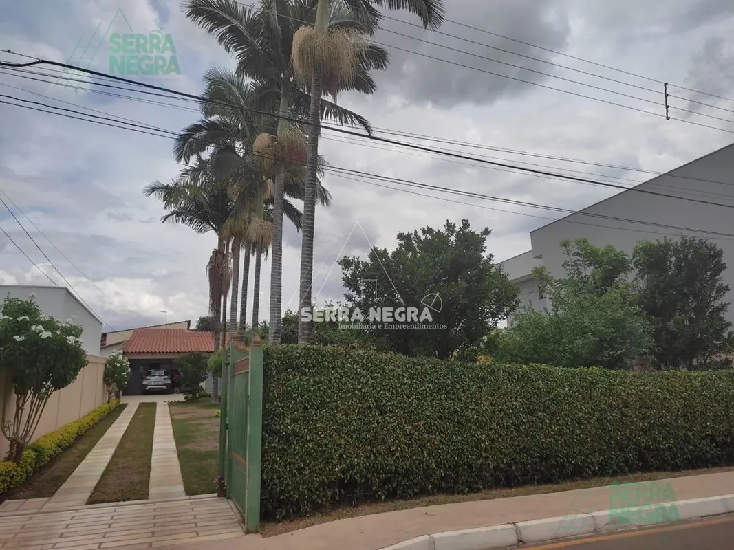 2 quartos, sendo 1 suíte2 banheiros, Sala conjugada com cozinhaAmpla área de ser...