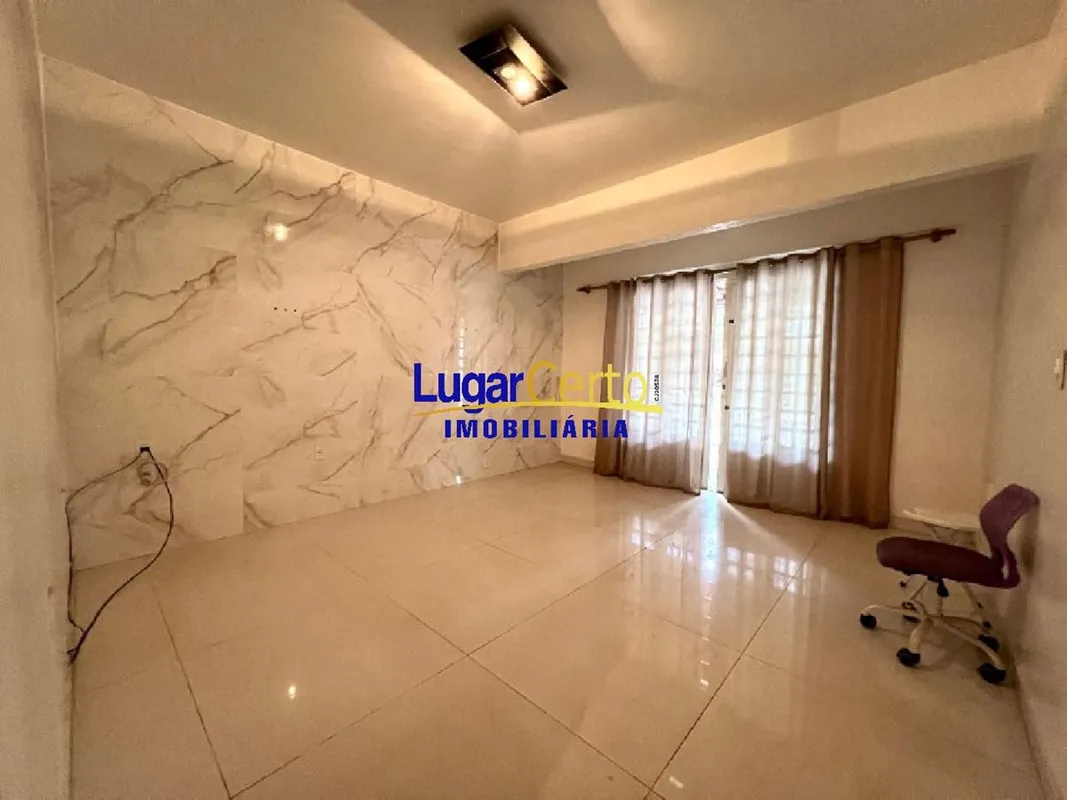 Localizada na Quadra 01, conjunto "A" da Vila Buritis, essa casa te espera para ...