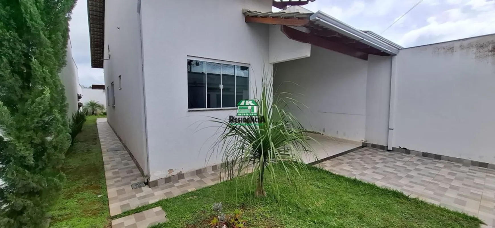 Casa contendo:- 02 quartos sendo 1 suíte- 02 banheiros sendo 1 externo- Sala de ...