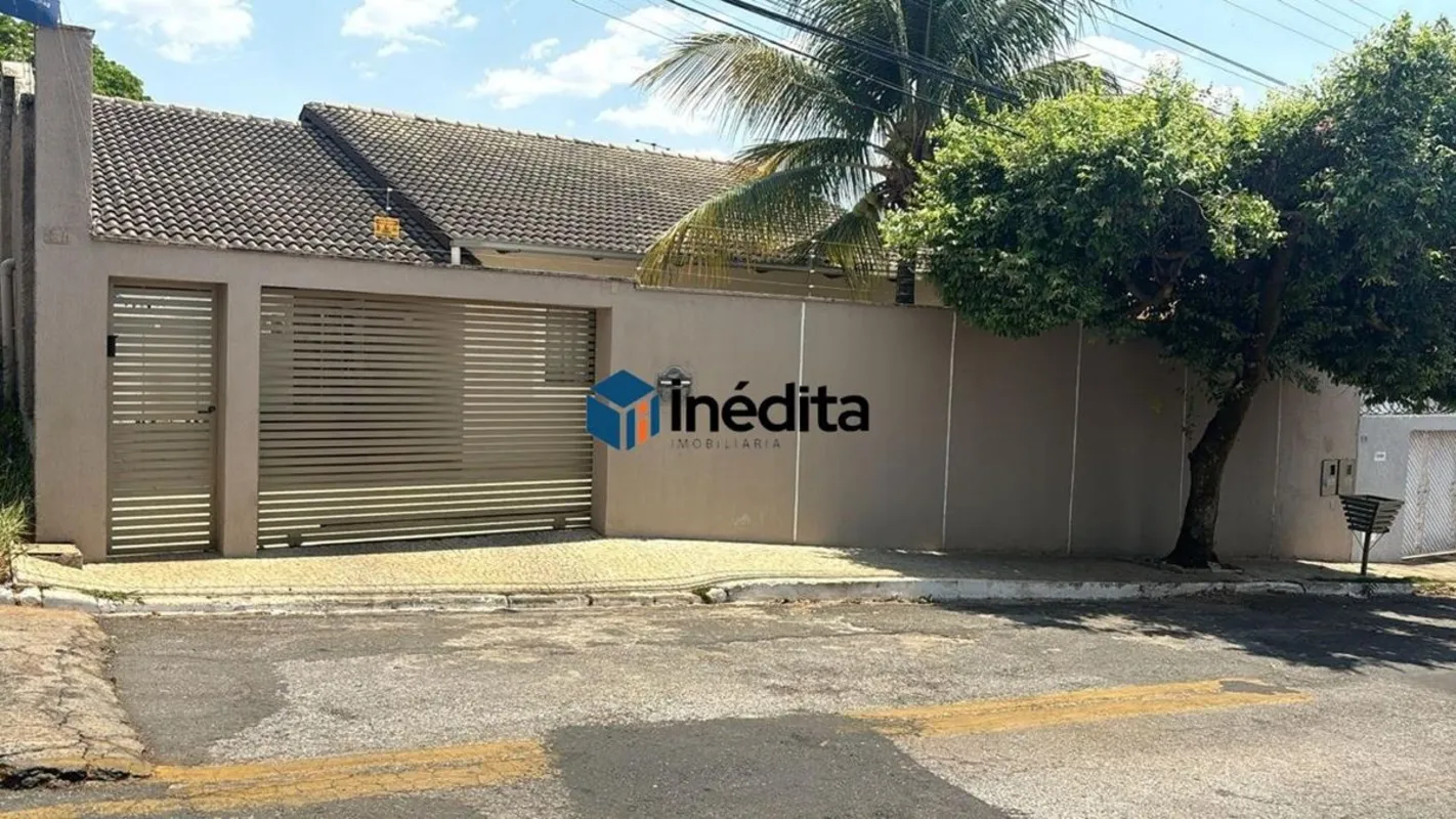 Excelente Oportunidade de casa térrea no Parque das Laranjeiras.LOCALIZAÇÃO:Casa...