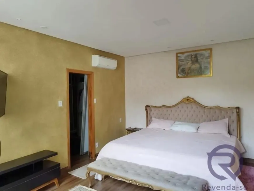 Sobrado com 5 suites, incluindo 1 master com solarium, completo em armarios. Pis...