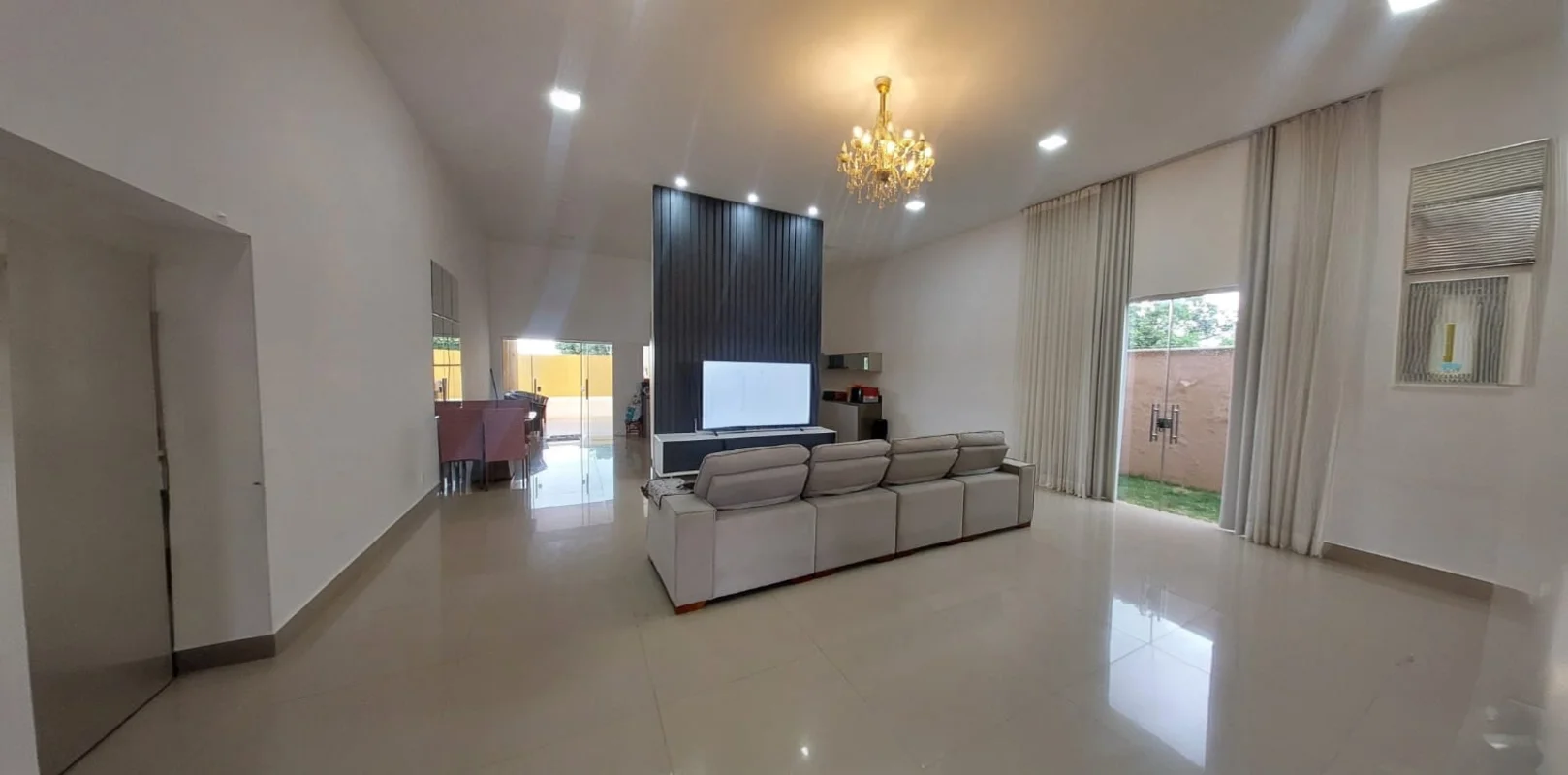 DALEPRANE INTELIGÊNCIA IMOBILIÁRIA VENDE:Casa de Alto Padrão à Venda!Casa Modern...