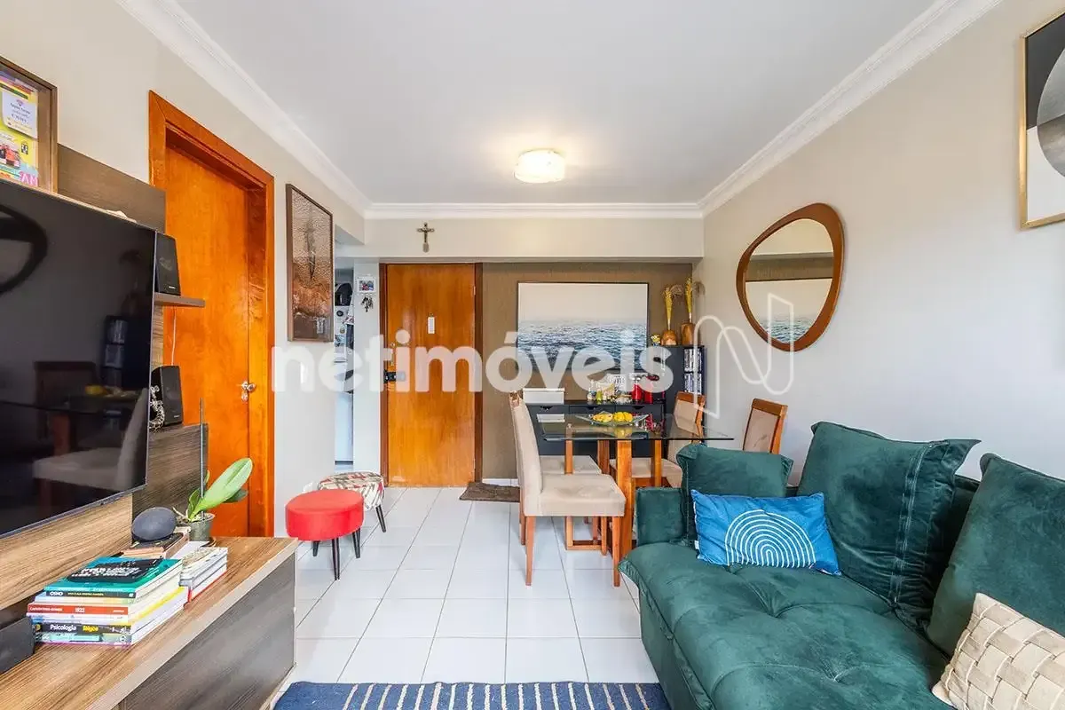 Apartamento nascente e reformado na SCRN 716 Localização privilegiadaSituado em ...