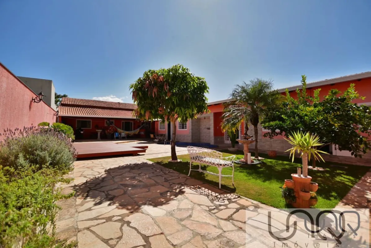 Condomínio Villa VerdeUNQ VENDELinda casa com 3 quartos, sendo 1 suíte. Sala int...