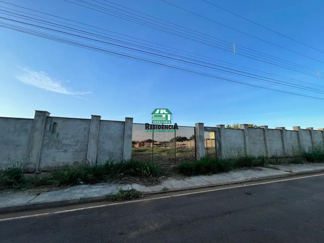 Terreno/área contendo: 4.000 metros quadrados Todo murado Fácil acesso a GO-060A...