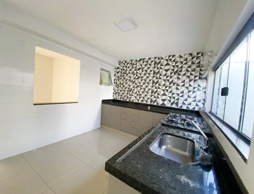 Julisce Alencar Assessoria Imobiliária aluga...Oportunidade de alugar: Casa no J...