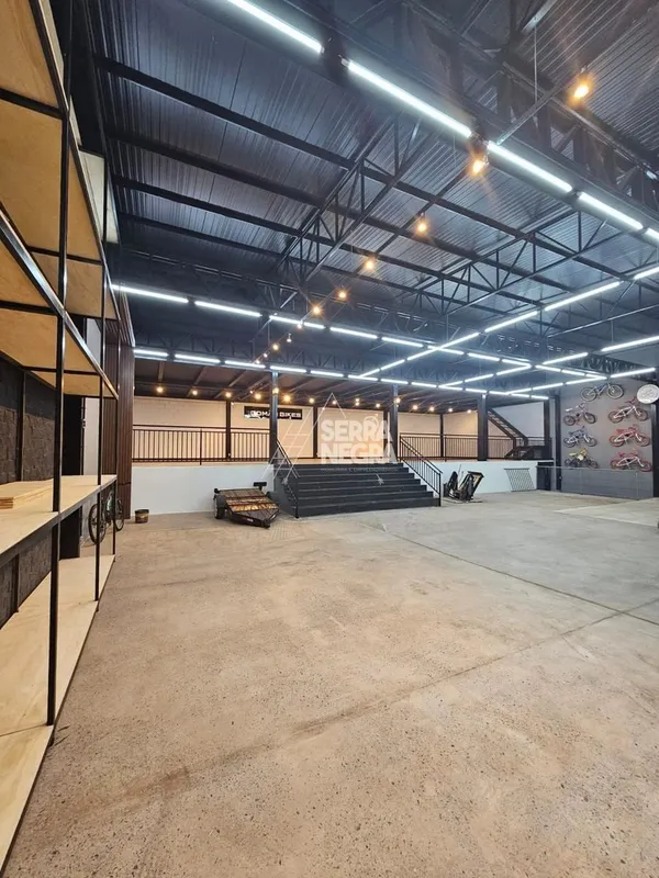 EXCLUSIVIDADE SERRA NEGRA - EXCELENTE GALPÃO DE 763m², TELHADO TÉRMICO, PÉ DIREI...