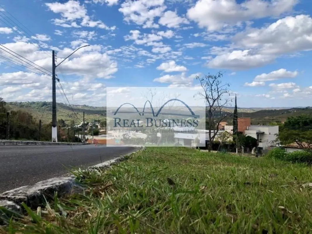 LOTE DE ESQUINA COM VISTA PANORÂMICA Você está em busca de um terreno perfeito p...