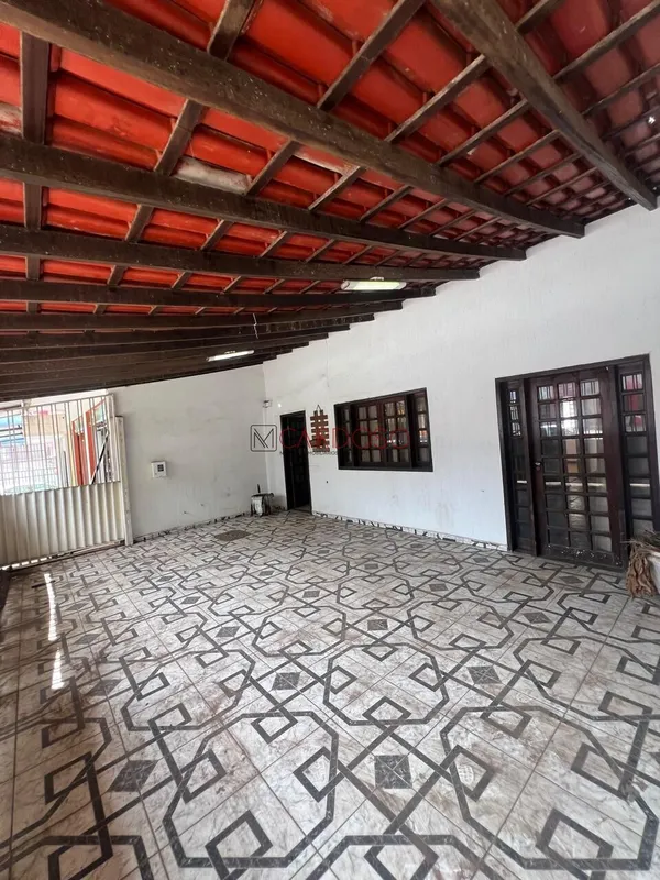 Vendo Casa QR 408 SamambaiaExcelente oportunidade!Casa muito bem localizada, pró...