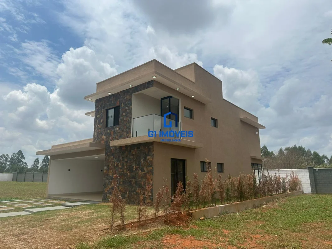 Sobrado à venda no Terras Alpha, em Senador Canedo. Com 197 m² de área construíd...