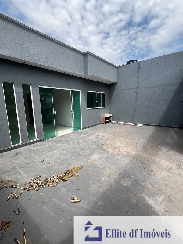  Vendo ou Troco Casa no SIA – Em Frente ao Detran!Localização privilegiada, idea...