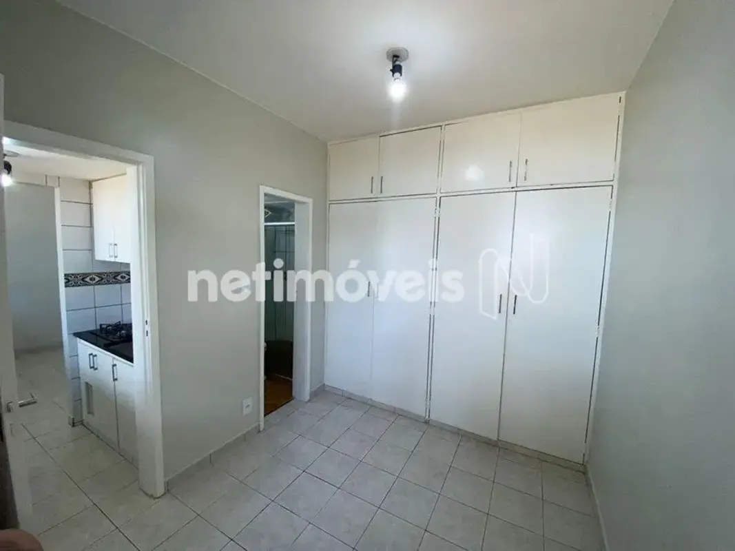 Ótima oportunidade , Apartamento com vista livre para o nascente, composto de sa...