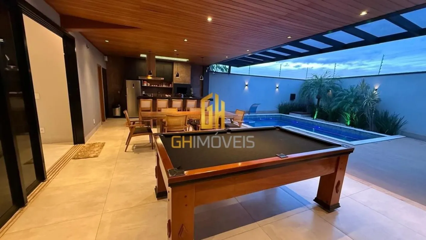 SO0352Sobrado com 3 quartos no Jardins Madri, em terreno com 307 m² com 265m² de...