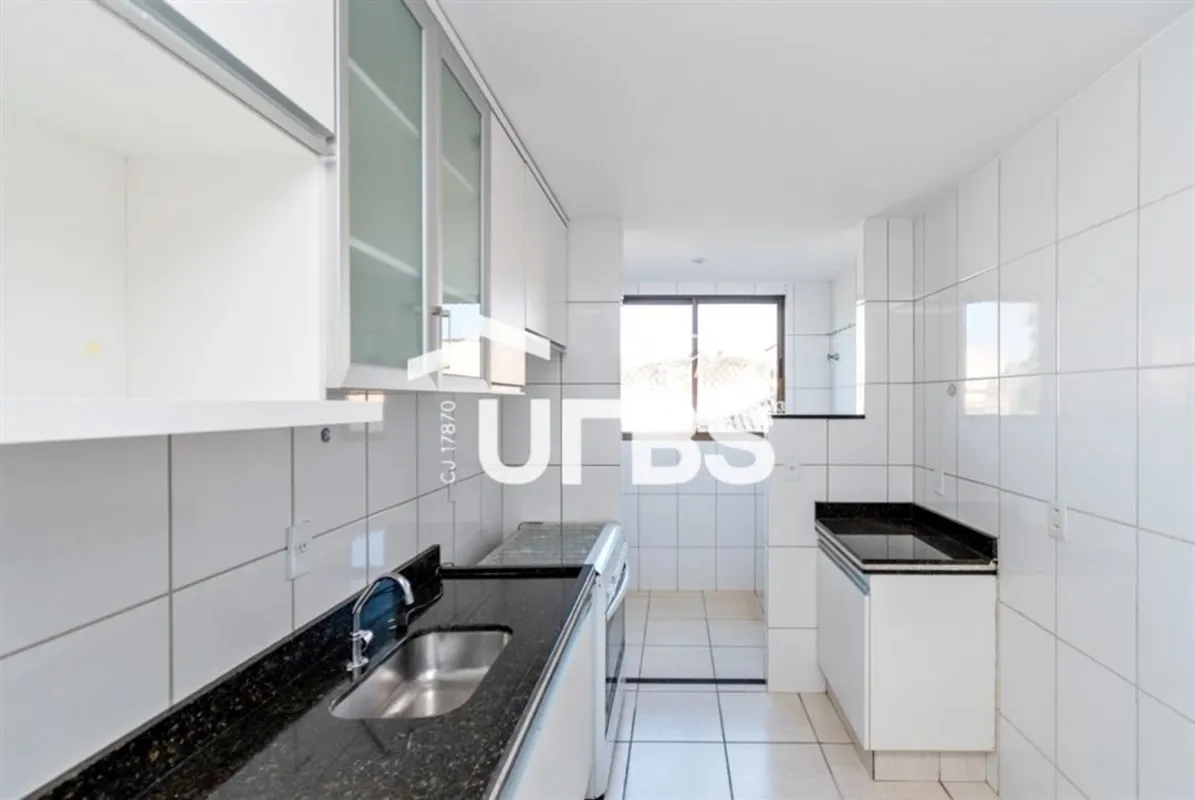 COD U-0025081 - Amplo apartamento de 3 quartos, sendo uma suíte com armário no b...