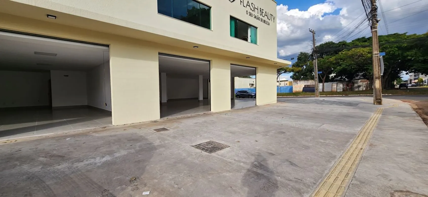 Sala comercial térrea com 113 m2, 2 banheirosExcelente localização, próximo aos ...