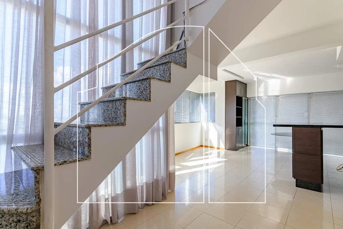 DALL'OCA IMÓVEIS ALUGA:Excelente apartamento duplex, no Edifício Unique que fica...