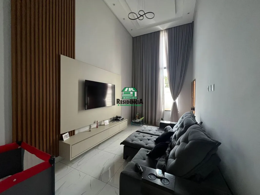 Casa com excelente localização no bairro Residencial Flamboyant, próxima a escol...